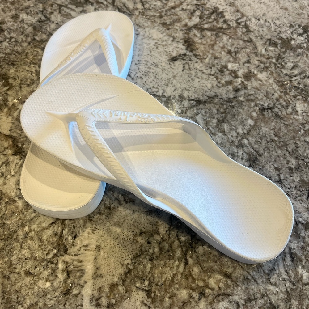 Archie’s Stylish White Flip-Flop Sandals